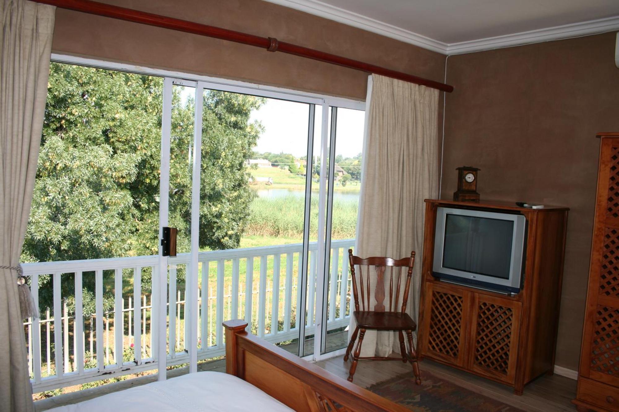 Indigo Moon Guesthouse Lichtenburg Екстер'єр фото