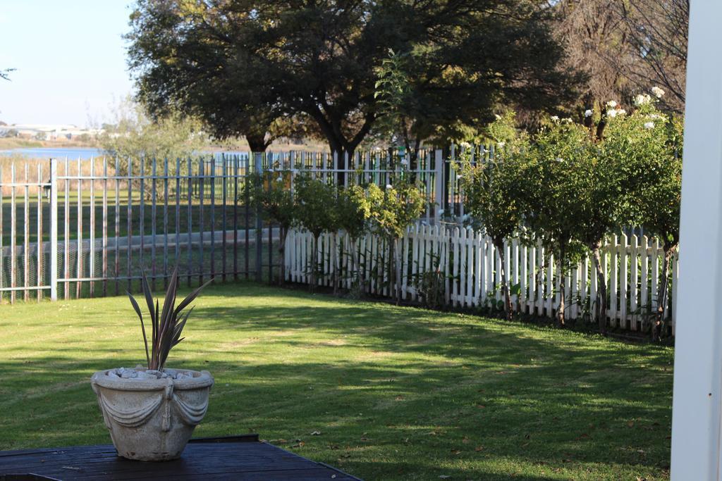 Indigo Moon Guesthouse Lichtenburg Екстер'єр фото
