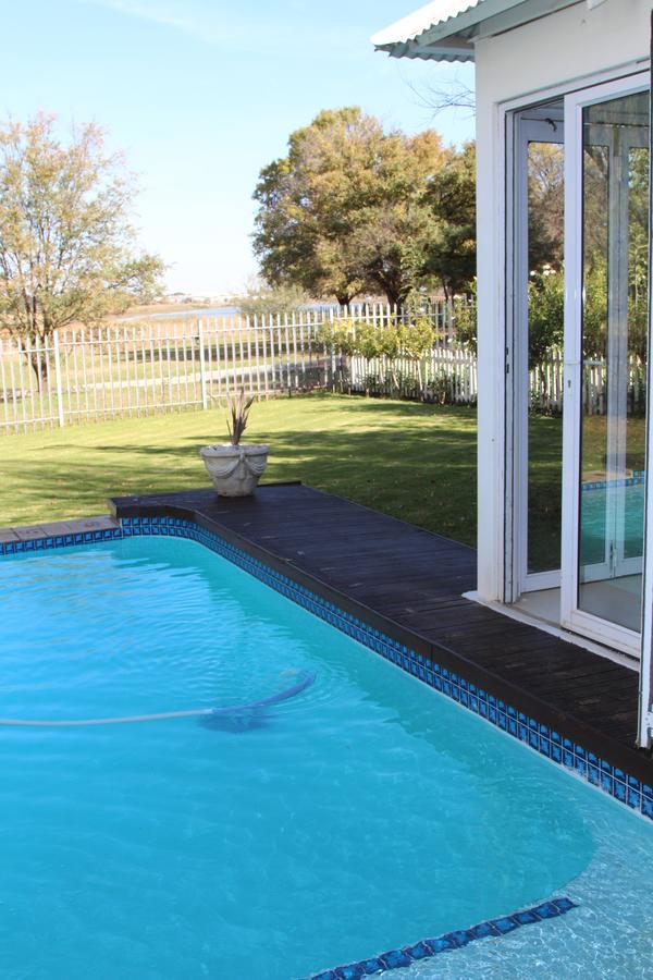 Indigo Moon Guesthouse Lichtenburg Екстер'єр фото
