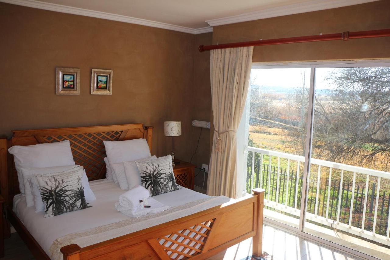 Indigo Moon Guesthouse Lichtenburg Екстер'єр фото