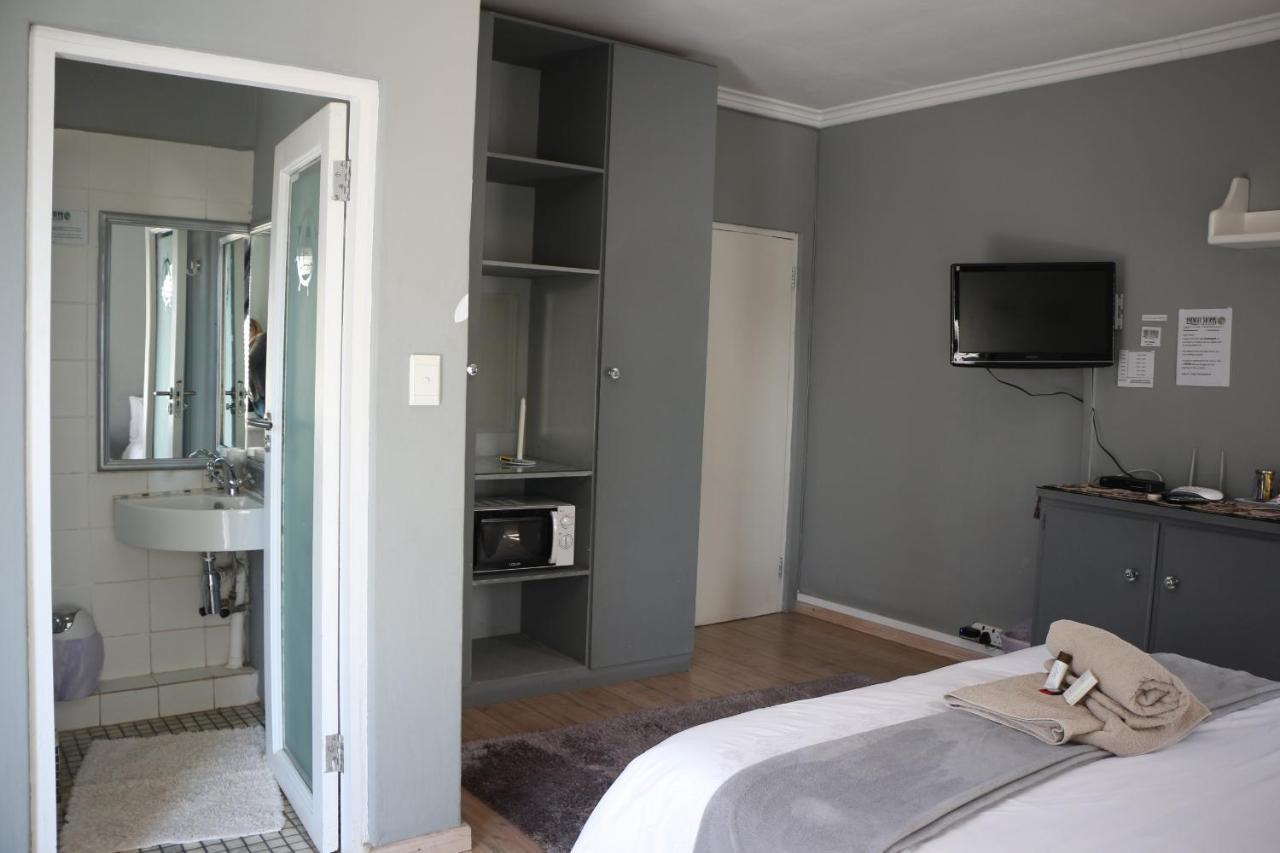 Indigo Moon Guesthouse Lichtenburg Екстер'єр фото