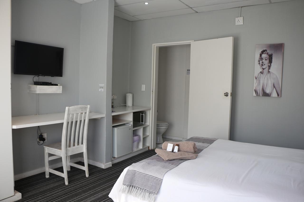 Indigo Moon Guesthouse Lichtenburg Екстер'єр фото