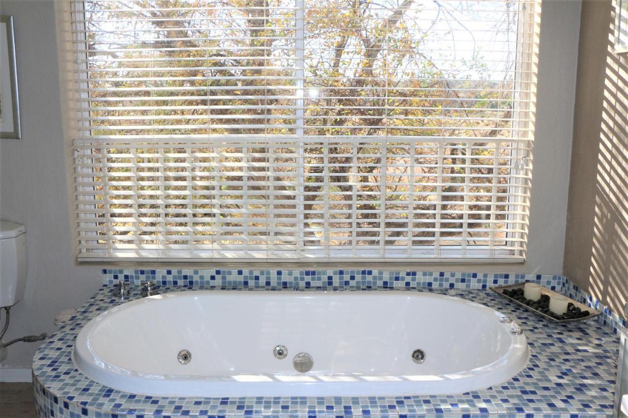 Indigo Moon Guesthouse Lichtenburg Екстер'єр фото