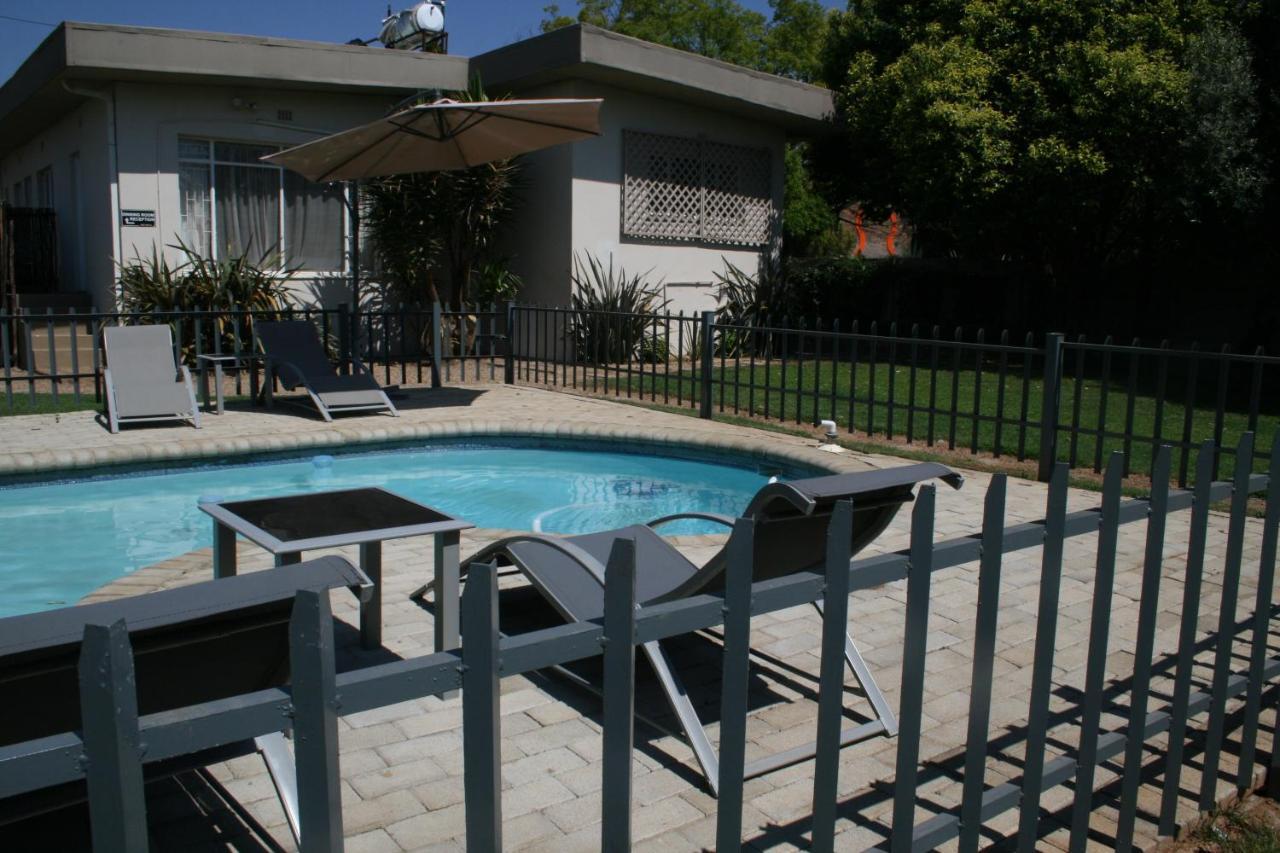 Indigo Moon Guesthouse Lichtenburg Екстер'єр фото