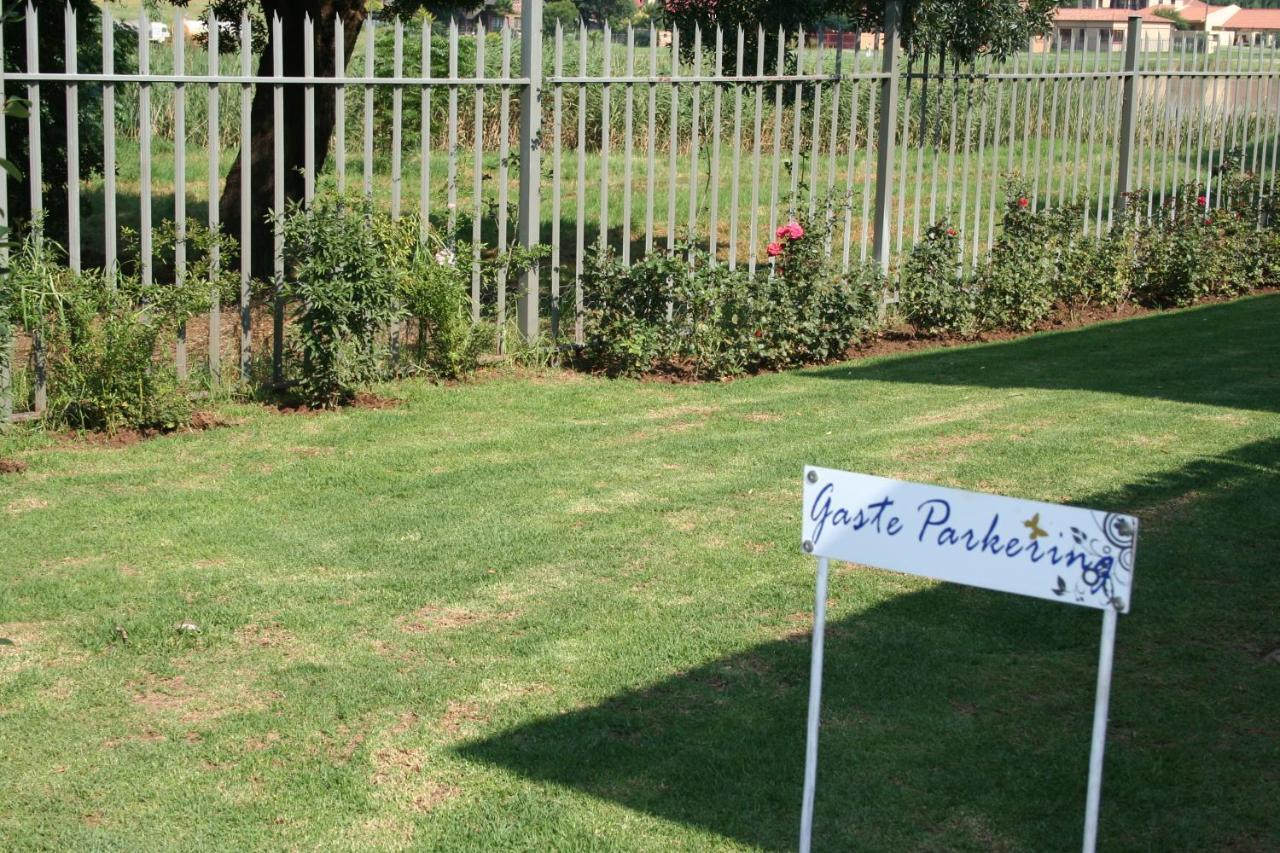 Indigo Moon Guesthouse Lichtenburg Екстер'єр фото